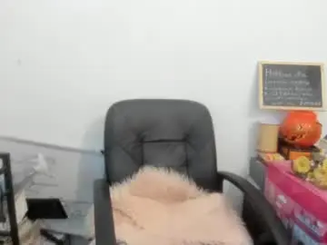 Chaturbate Live Sex of artsyandcraftsy_