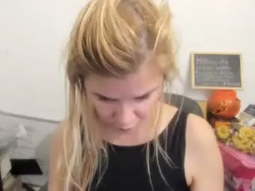 Chaturbate Free Porn Cam of artsyandcraftsy_