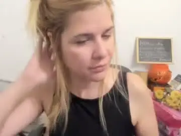 Chaturbate Sex Cam of artsyandcraftsy_
