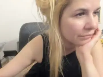 Chaturbate Free Live Porn of artsyandcraftsy_