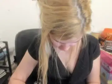 Chaturbate Free Live Porn of artsyandcraftsy_