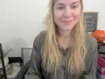 Chaturbate Live Sex Cam of artsyandcraftsy_