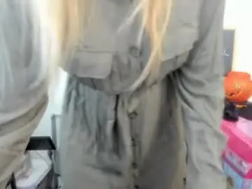 Chaturbate Live Sex Cam of artsyandcraftsy_