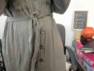 Chaturbate Live Sex Cam of artsyandcraftsy_