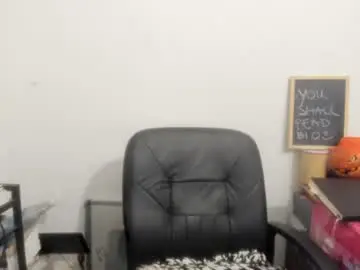 Chaturbate Live Sex of artsyandcraftsy_