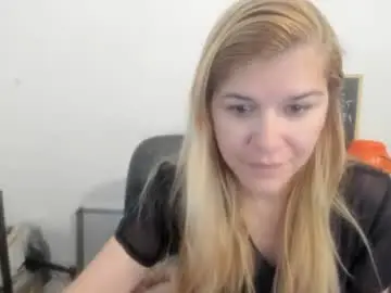 Chaturbate Live Sex of artsyandcraftsy_