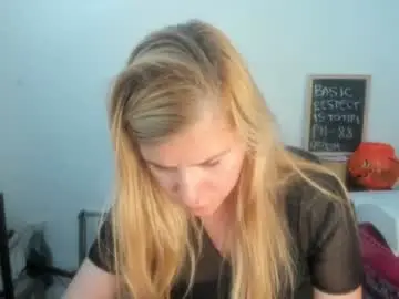 Chaturbate Sex Cam of artsyandcraftsy_