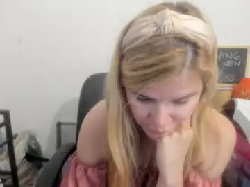Chaturbate Sex Cam of artsyandcraftsy_