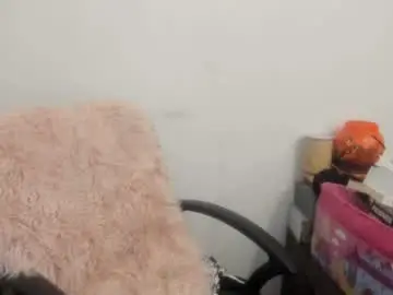 Chaturbate Live Sex of artsyandcraftsy_
