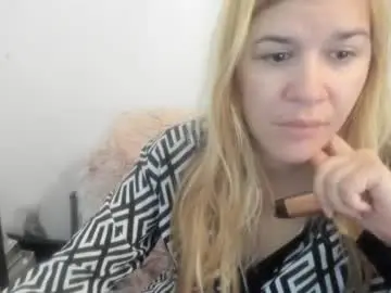 Chaturbate Live Porn of artsyandcraftsy_