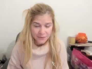Chaturbate Free Live Porn of artsyandcraftsy_