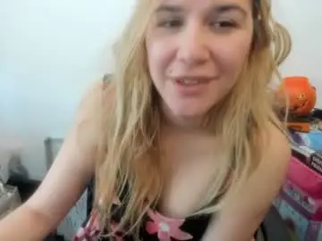 Chaturbate Live Sex Cam of artsyandcraftsy_