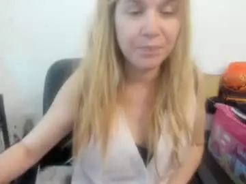 Chaturbate Live Sex of artsyandcraftsy_