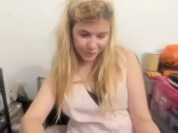 Chaturbate Live Sex of artsyandcraftsy_