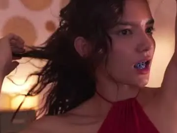 Chaturbate Watch Live Sex Cams of ellelure_