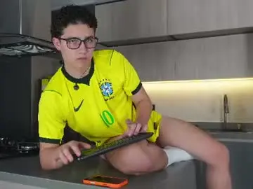 Chaturbate Live Sex Cam of theohawke_