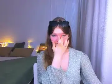 Chaturbate Live Sex Cam of charminglookeva