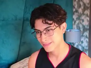 Chaturbate Live Sex Cam of aaron_eze
