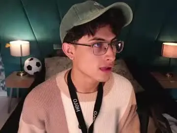 Chaturbate Watch Live Sex Cams of aaron_eze