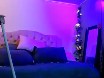 Chaturbate Live Sex Cam of bella_lr