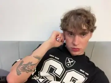 Chaturbate Live Sex Cam of kevin_martin8