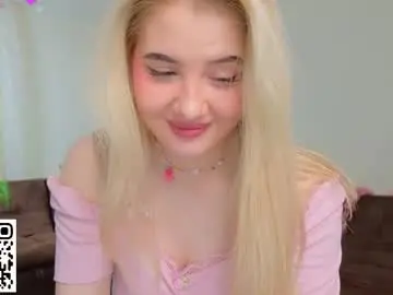 Chaturbate Live Sex Cam of oliviabr0wn