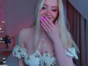 Chaturbate Live Sex Cam of oliviabr0wn