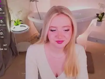 Chaturbate Live Sex Cam of oliviabr0wn
