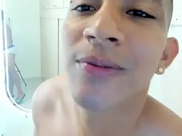Chaturbate Live Sex Cam of chris_arthus
