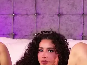 Chaturbate Live Sex Cam of lyadumont