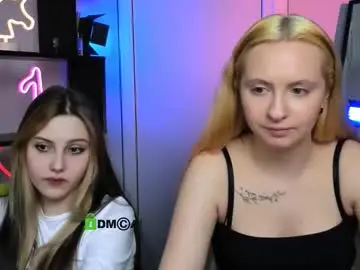 Chaturbate Live Sex Cam of luna_tin