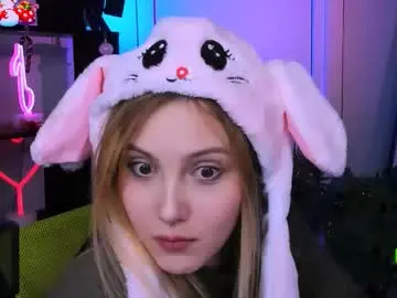 Chaturbate Live Sex Cam of luna_tin