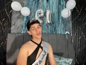 Chaturbate Free Porn Cam of hot_summer_boy