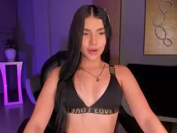 Chaturbate Best live sex cam show of mialaurence_