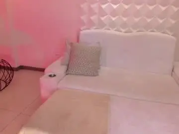 Chaturbate Watch Live Sex Cams of mialaurence_