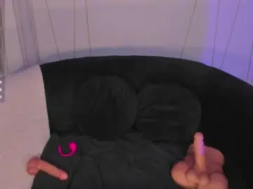 Chaturbate Free Porn Cam of mialaurence_