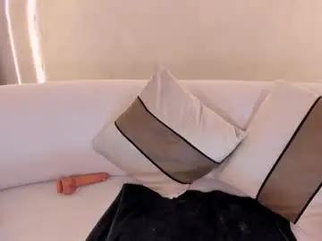 Chaturbate Nude Webcam of mialaurence_