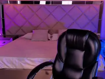 Chaturbate Nude Webcam of mialaurence_