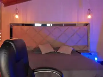 Chaturbate Live Porn of mialaurence_