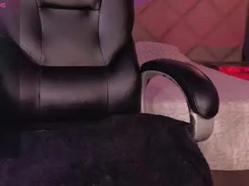 Chaturbate Live Sex Cam of mialaurence_