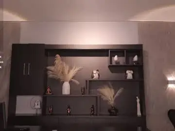 Chaturbate Live Sex Cam of mialaurence_