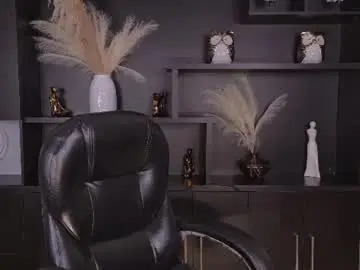 Chaturbate Watch Live Sex Cams of mialaurence_
