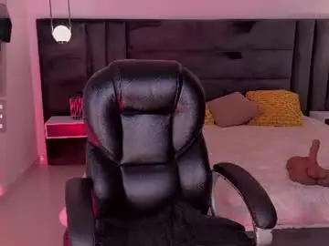 Chaturbate Best live sex cam show of mialaurence_