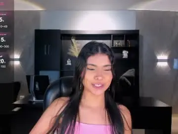 Chaturbate Nude Webcam of mialaurence_