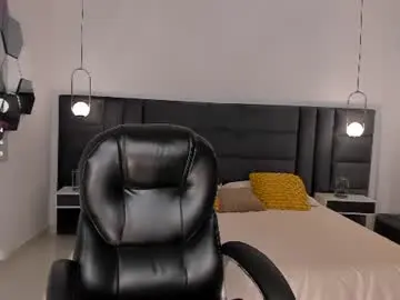 Chaturbate Free Live Porn of mialaurence_