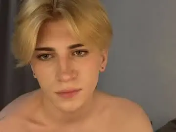 Chaturbate Live Sex Cam of oliver_star_boy