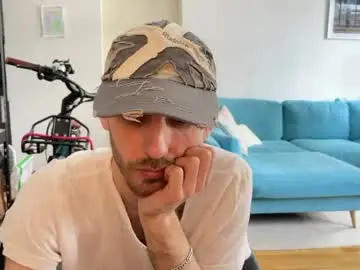 Chaturbate Live Sex Cam of leonvampire