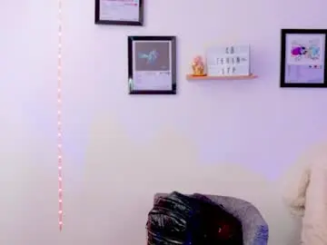 Chaturbate Adult Video Chat of emily_lindey_