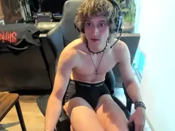 Chaturbate Live Sex Cam of bashful4200
