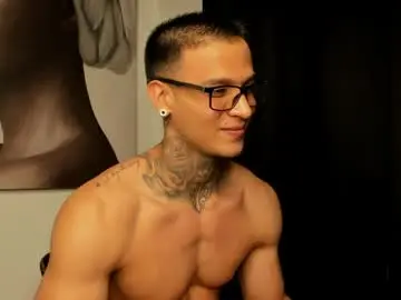 Chaturbate Live Sex Cam of ethan_devis7